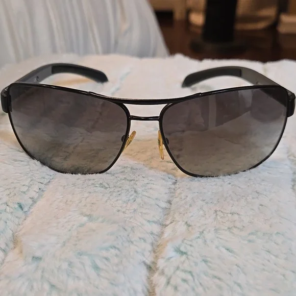 Authentic Prada sunglasses - Picture 6 of 10